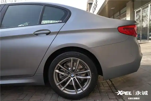 宝马五系磨砂哑光灰质感超赞