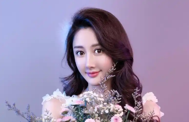 出道10年不温不火,却把自己拍成"烂片女王",今在抖音火了_文梦洋