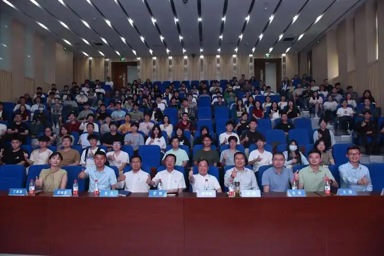 罗锋校友做客五四青年节系列活动之求实青年大讲堂暨环境文化论坛