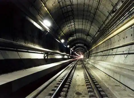 1公里),是世界上最长的公路隧道.