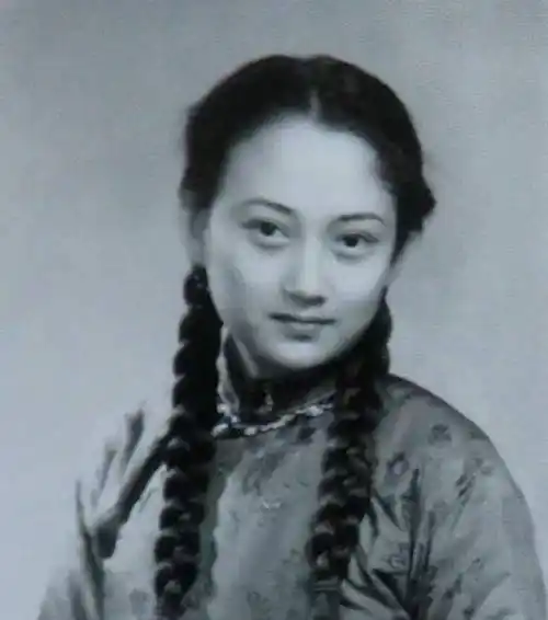 原创八一电影厂第1任女厂长59岁被授予少将曾是一代人心中的女神