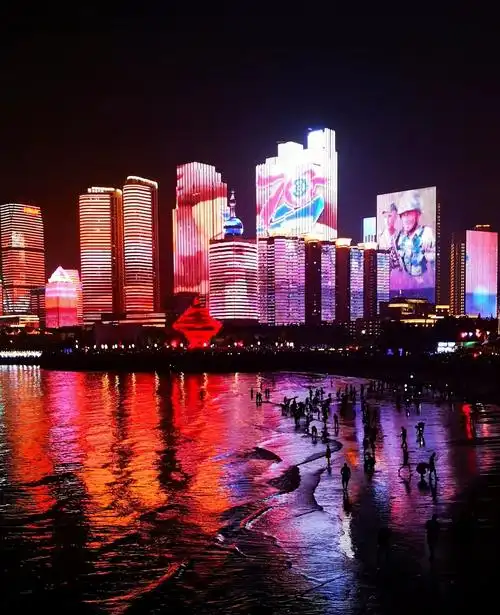 在青岛不可错过的夜景和灯光秀,室内动物园和书店,夜晚这样玩