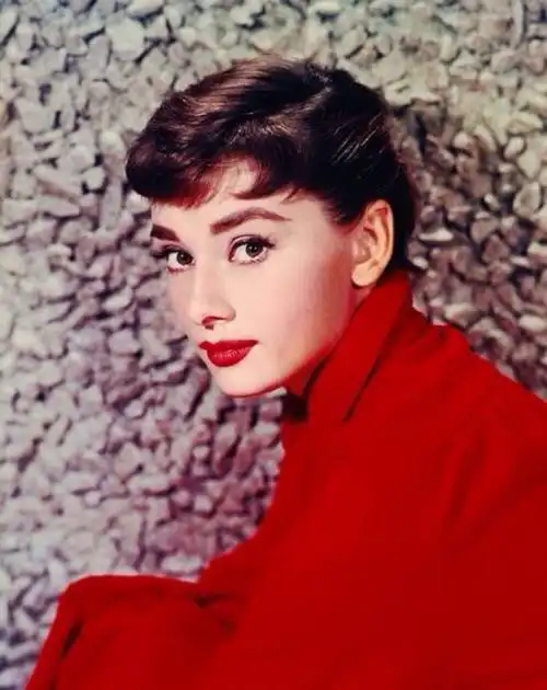 年轻时彩色的你—奥黛丽·赫本.