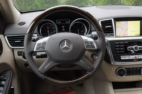 气质大不同pcauto实拍2012款奔驰ml350