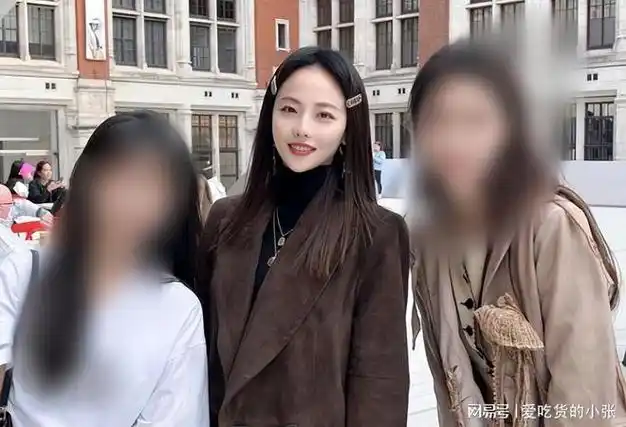 张嘉倪疯马秀风波后被偶遇脸蛋发福笑得牵强和baby处境大不同