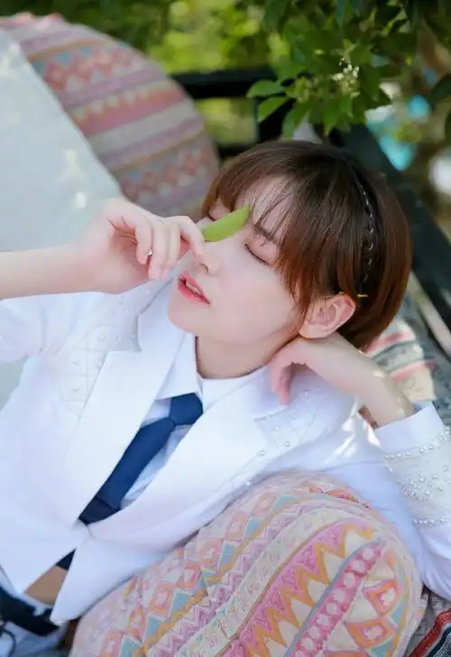 赵粤创造营2020学员制服写真图片610