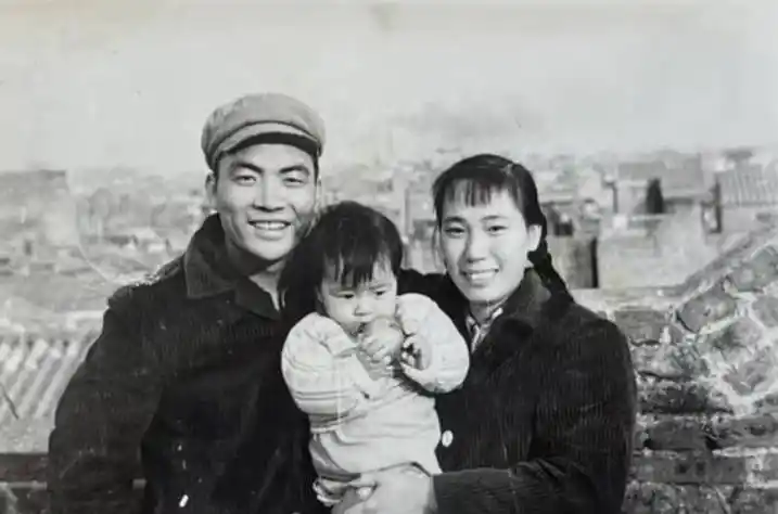 广东主持人卢俊宇的全家福,父母都已经先后离世,妻子不是广东人_卢海