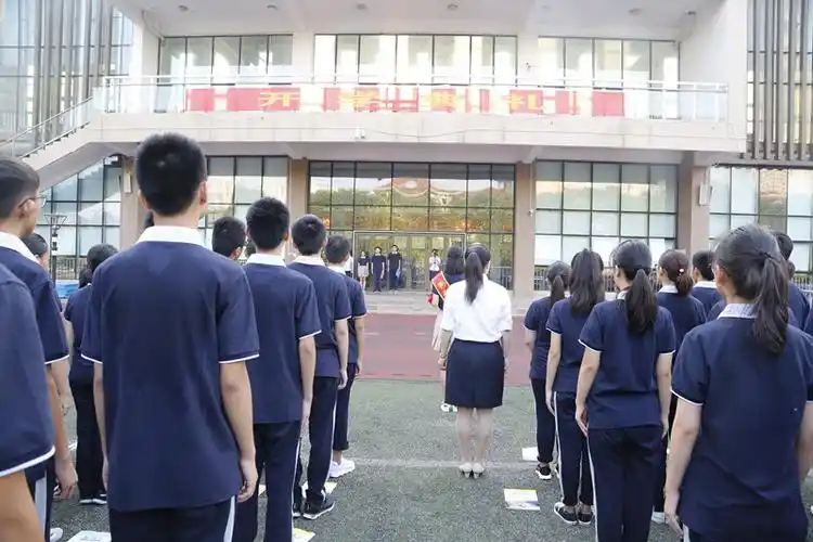 郑州二中学子开学典礼上进行"优秀品质"的传承--新闻中心