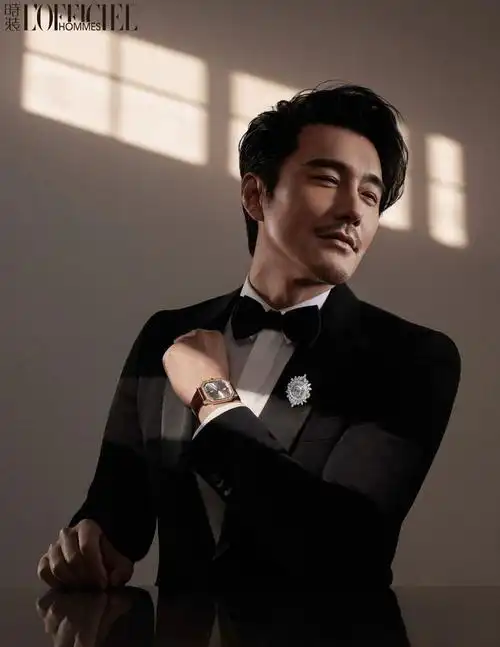 51岁胡兵登《时装男士》开年刊,"不老男神"完胜90后男模_网易订阅