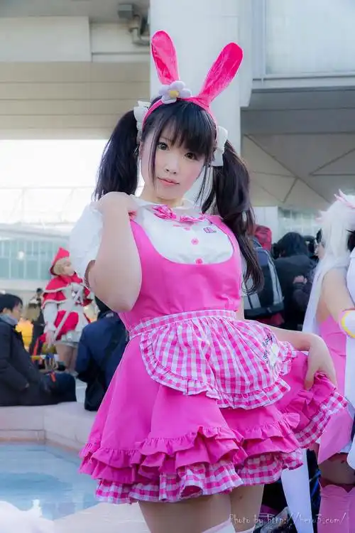 只找到十几二十张吧螺旋猫的cos图大概有1g不到吧 下限少女的图包很多