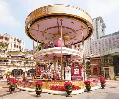 双层旋转木马亮相「1881」