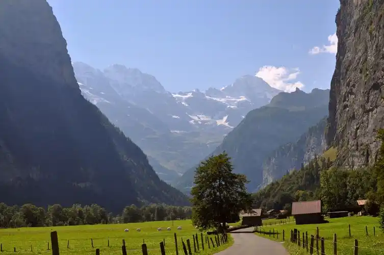 自然风景山地点路山谷峡谷小屋mountainsroadvalleylandscapegorge