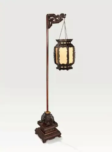 清十八/十九世纪 紫檀及硬木挑杆灯架及灯高202 公分 (79 1/2 吋)