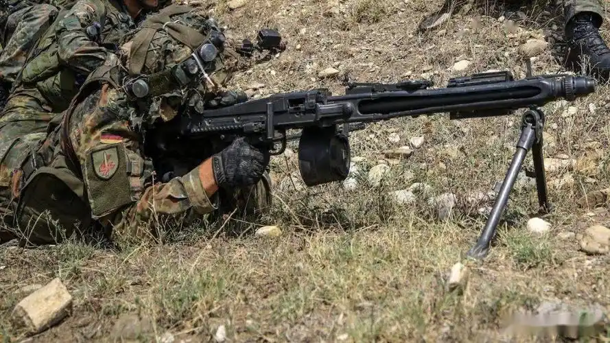 mg42通用机枪,战后涅槃重生,其改进型直到今日都是德军现役装备