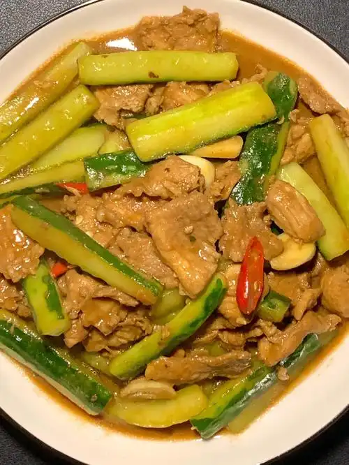 又是一道下饭菜之青瓜炒肉片