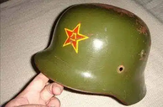 人民解放军步兵的钢盔