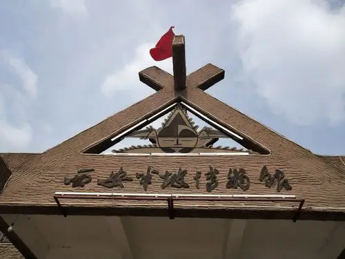 半坡遗址是黄河流域规模最大,保存最完整的母系氏族公社村落遗址,距今