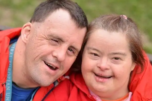 患儿的主要特征为智力低下,体格发育迟缓和特殊面容,这种染色体结构