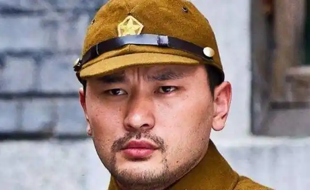 图集叶峰,中国内地新生男演员,1980年8月18日出生在辽宁丹东,2008年