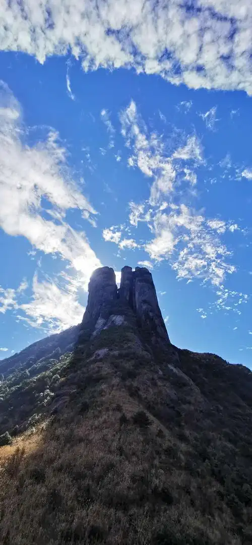 名山的诱惑:九嶷山三分石