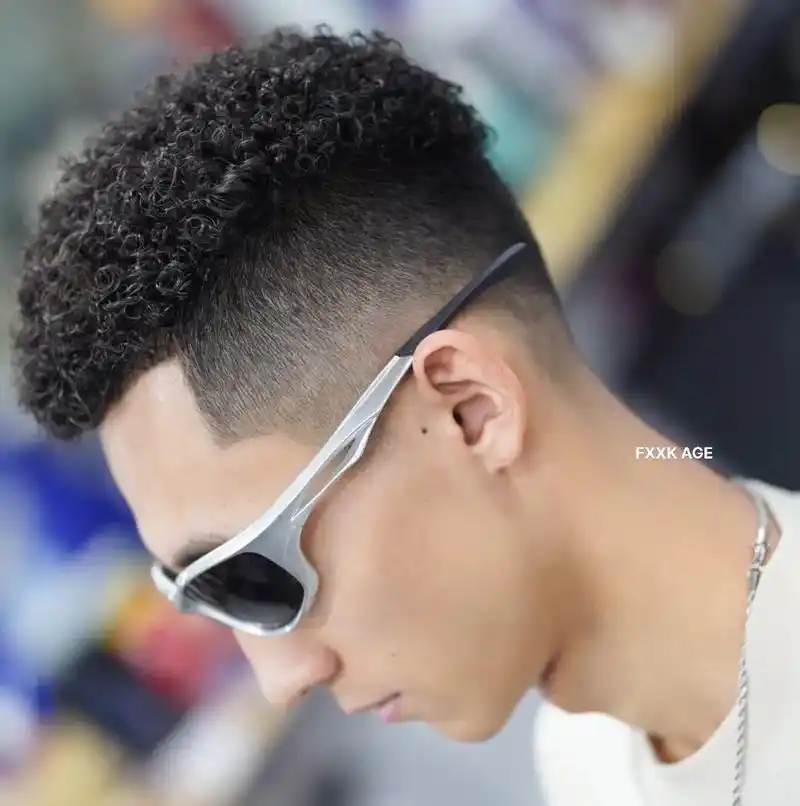 男生短发烫发推荐.羊毛卷发型 两边搭配美式渐变93适合绝大 - 抖音