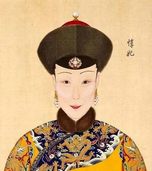 乾隆帝自继后乌拉那拉氏(也有称辉发那拉氏)死后,便不再立后,令懿皇