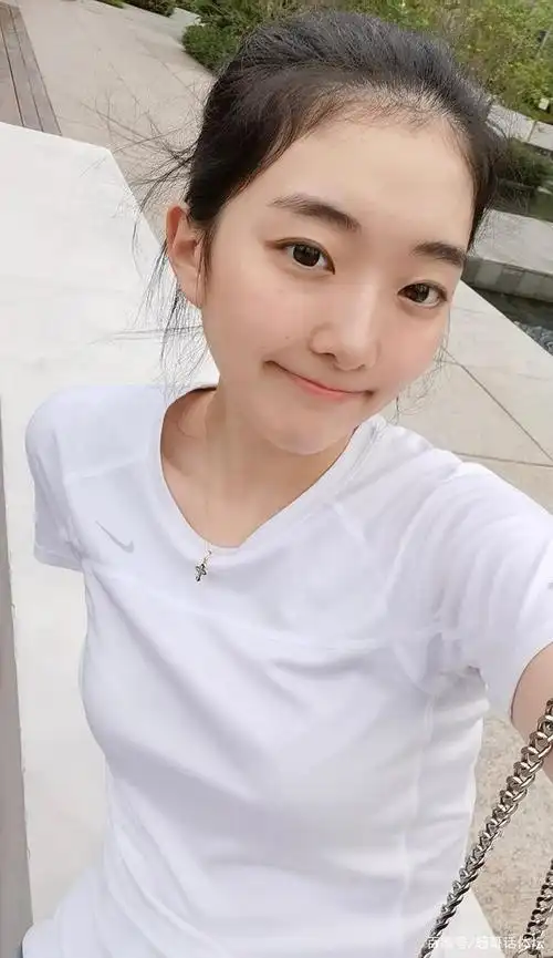 25岁花滑女神生娃当妈!1米66身材傲人,老公富二代开豪车