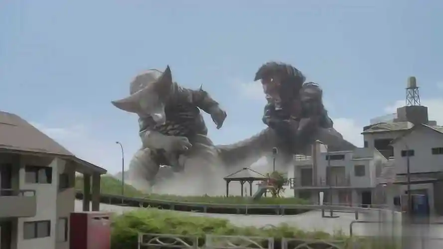 远古怪兽哥尔赞vs哥莫拉哥莫拉尾巴直接被扯掉