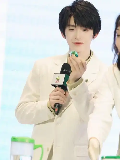 into1刘宇碧浪活力大使##刘宇百变小甜c