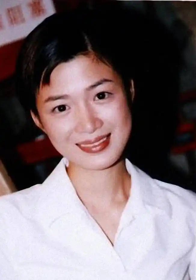 陈少霞个人资料简介:刘德华唯一女徒弟,离婚后破产领低保度日,如今