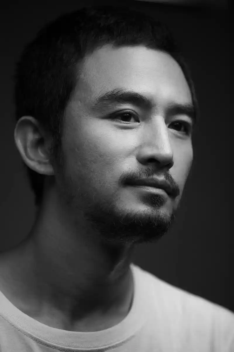 5 张晓晨素颜出镜 助力行走的力量