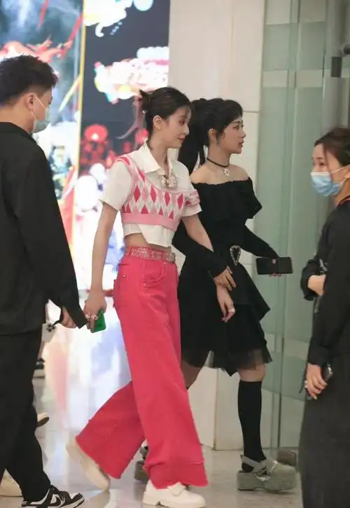 杨紫乔欣好姐妹同框录制节目网友梦回欢乐颂