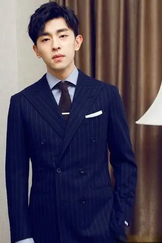 娱乐圈3位男星的丹凤眼,邓伦自带王者气质,李准基比女生还漂亮