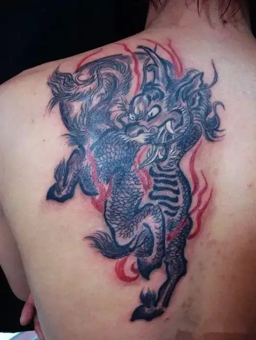 纹在后背的貔貅纹身图案精选