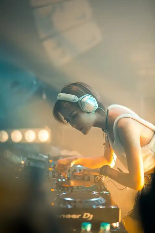 djsally 女神djsally 第五期夜店现场照片收集