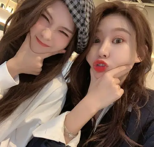 许静婉晒闺蜜合影自拍两位女孩子都好可爱好闺蜜确实让人羡慕