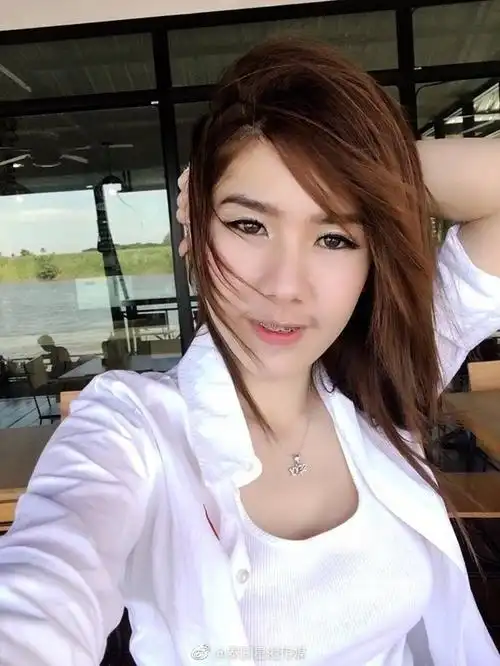 泰国网红按"格式"出产 肤白貌美上围傲人