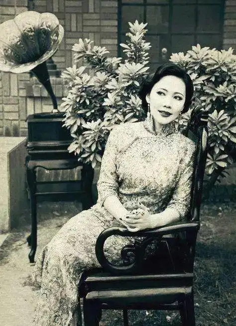 老照片民国时期穿着旗袍的女子图七美得让人惊叹