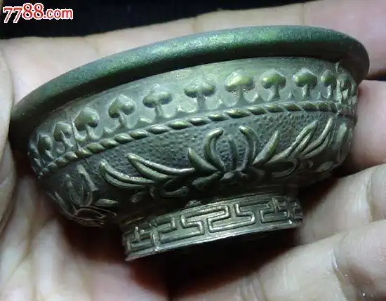 预订--白铜或银的小碗一个纹饰精美底寿字图