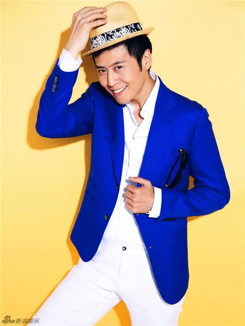 组图:李昊臻撞色写真曝光 大展复古英伦时髦风_高清图集_新浪网