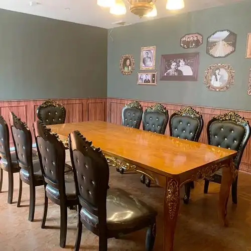 剧本杀桌椅剧本杀欧式桌椅实木8人长方形会议桌加长24米民国推理社