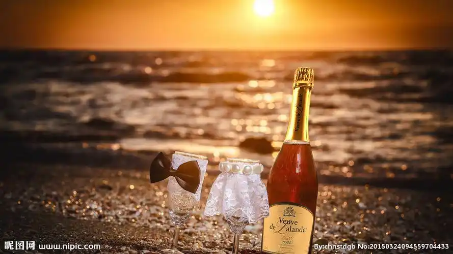 jpg颜色:rgb10共享分×关 键 词:浪漫 葡萄酒 wine 红酒 海边  设计