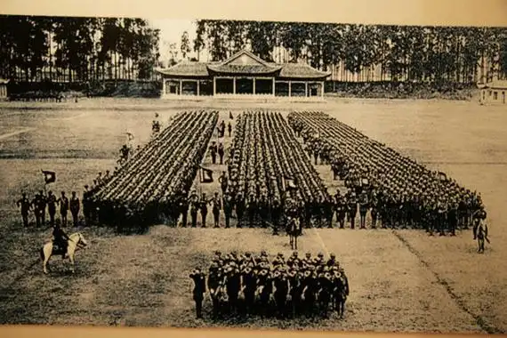 唯一一个哭着进入黄埔军校的学生日后成为西北王