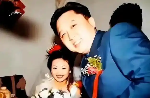 于谦对老婆始终如一地体贴入微,在相声界也取得了巨大成就.