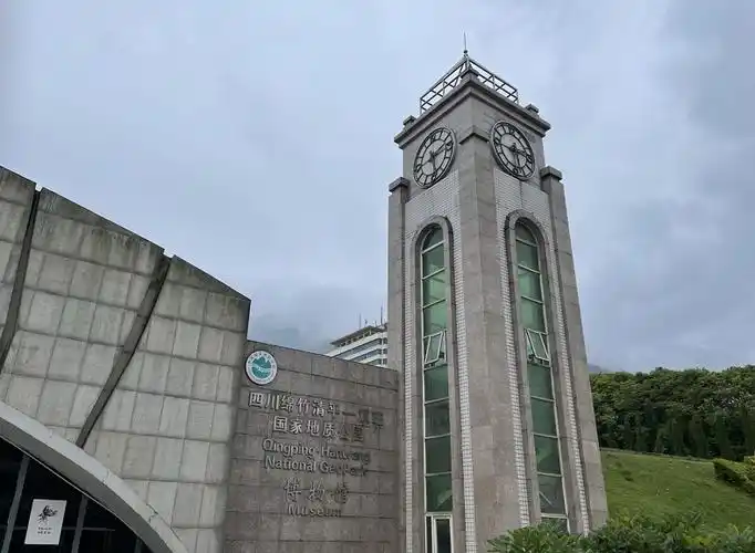 成为了"5·12"汶川特大地震的标志性建筑物