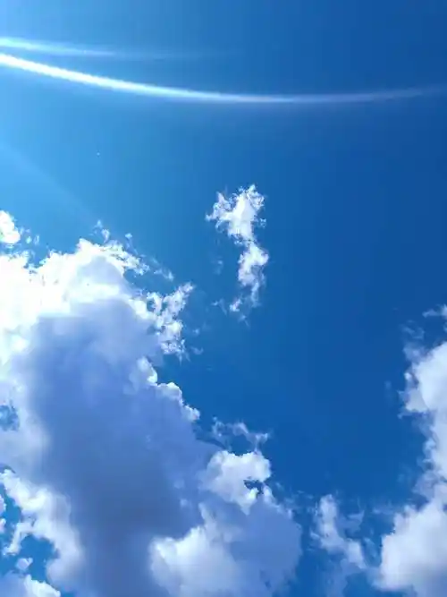 今天的天空很蓝好漂亮