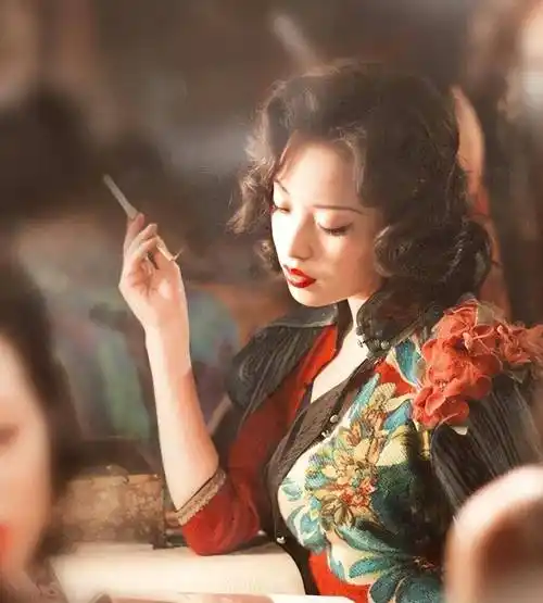 有种"夺命的刀",叫倪妮的腰,有种"夺人的魂",叫倪妮的臀!