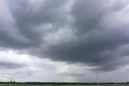 阴天云彩图片-阴天云彩素材-阴天云彩插画-摄图新视界