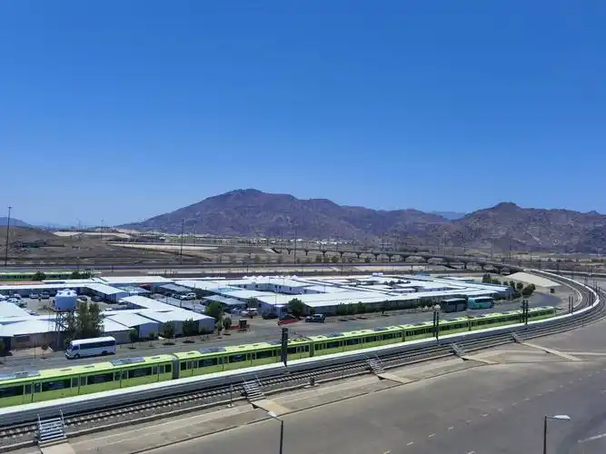 共运送朝觐者2000多万人次,为沙特培养了大批铁路技术,管理和运营人才