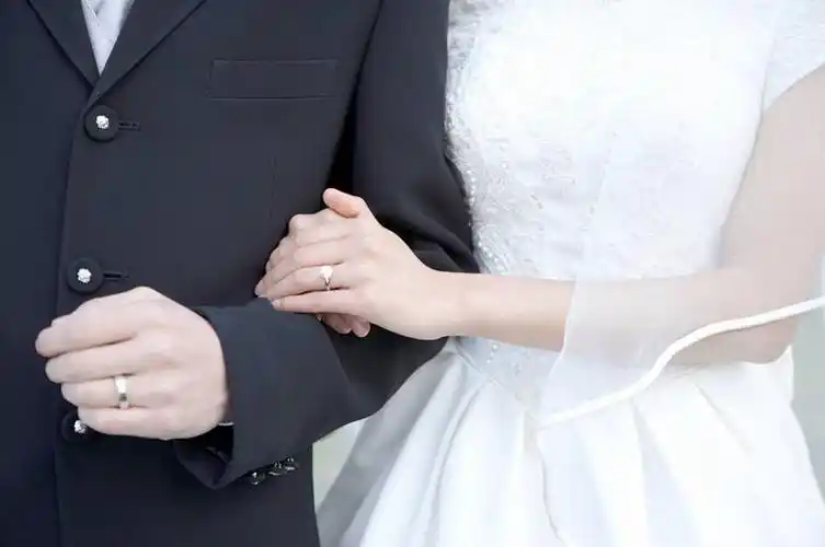 东方人,两个人,家庭,夫妻,新娘,新郎,站,横图,室外,白天,正面,婚纱,衬